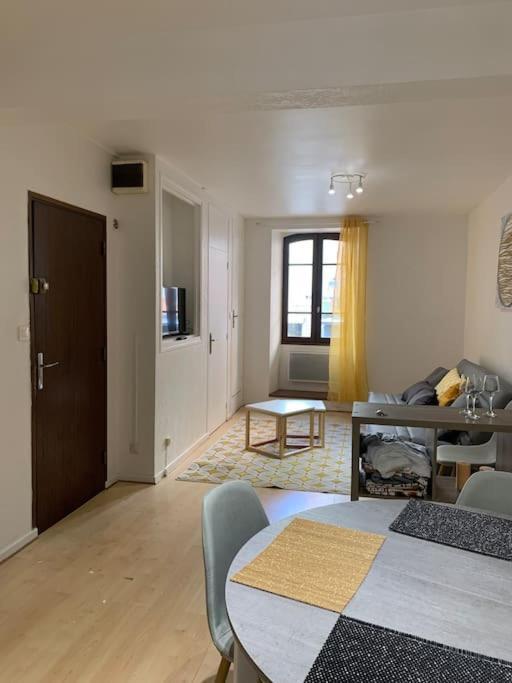 Aubenas : Beau Studio, Proche Du Chateau Exteriör bild