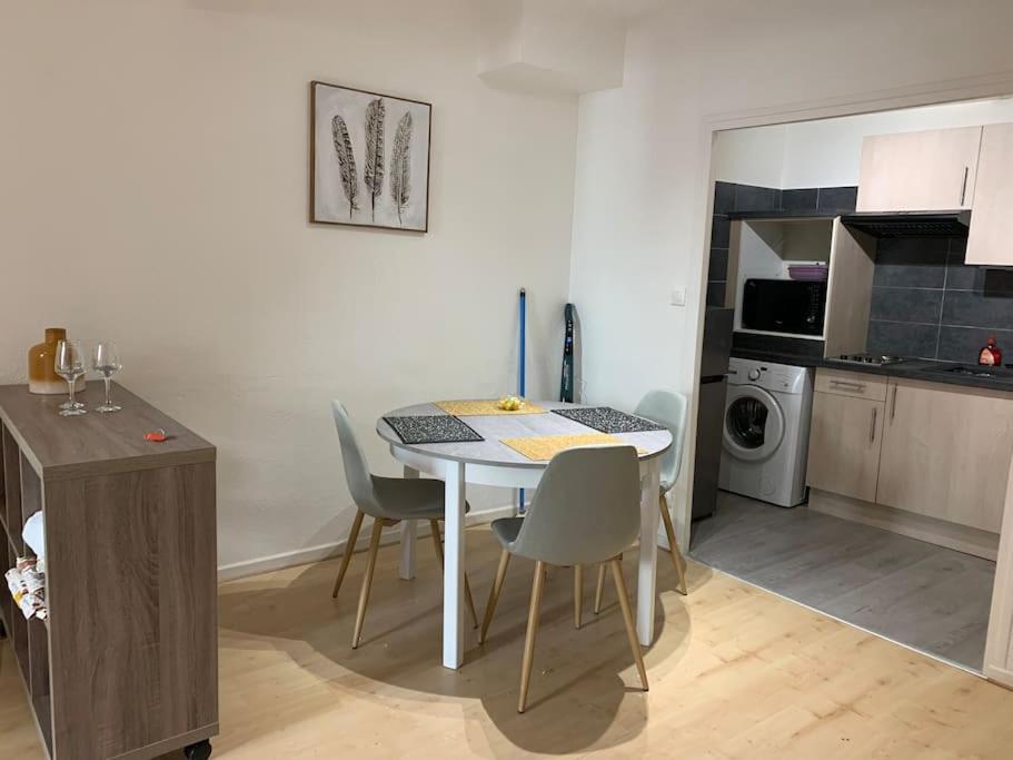 Aubenas : Beau Studio, Proche Du Chateau Exteriör bild