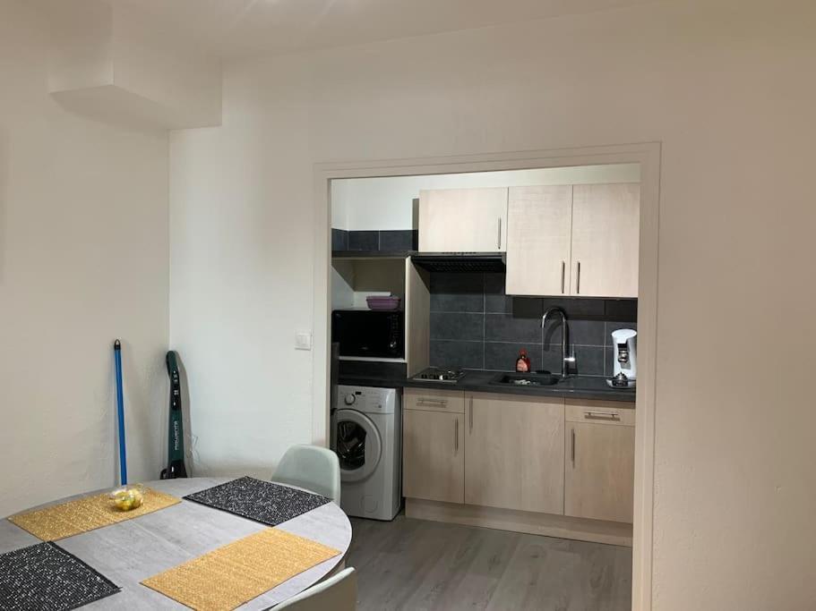 Aubenas : Beau Studio, Proche Du Chateau Exteriör bild